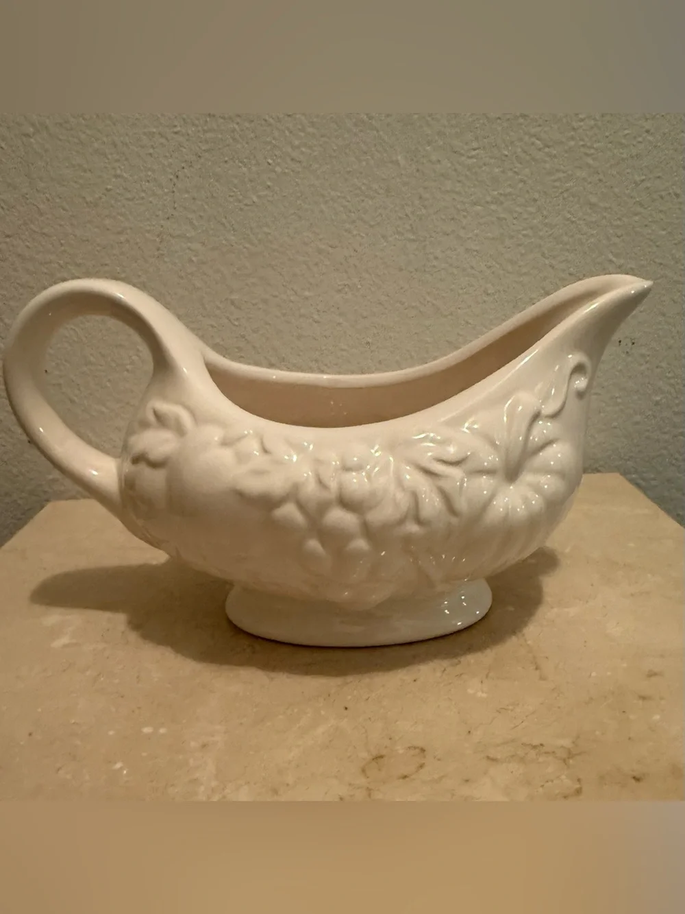 Tabletop Gallery Harvest Gravy boat holds 2 cups.